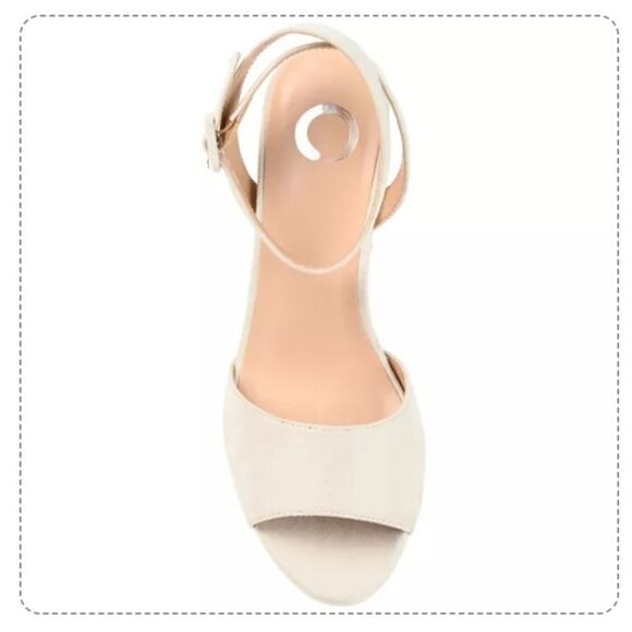 New Journee Collection Wide Width Nairri Vegan Leather Platform Beige size 10 - Picture 4 of 8